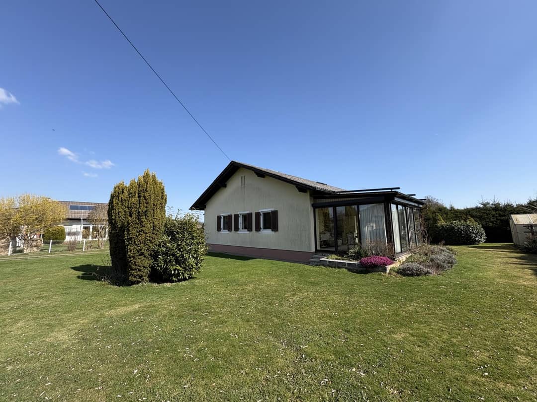 Bungalow with 1291m² plot