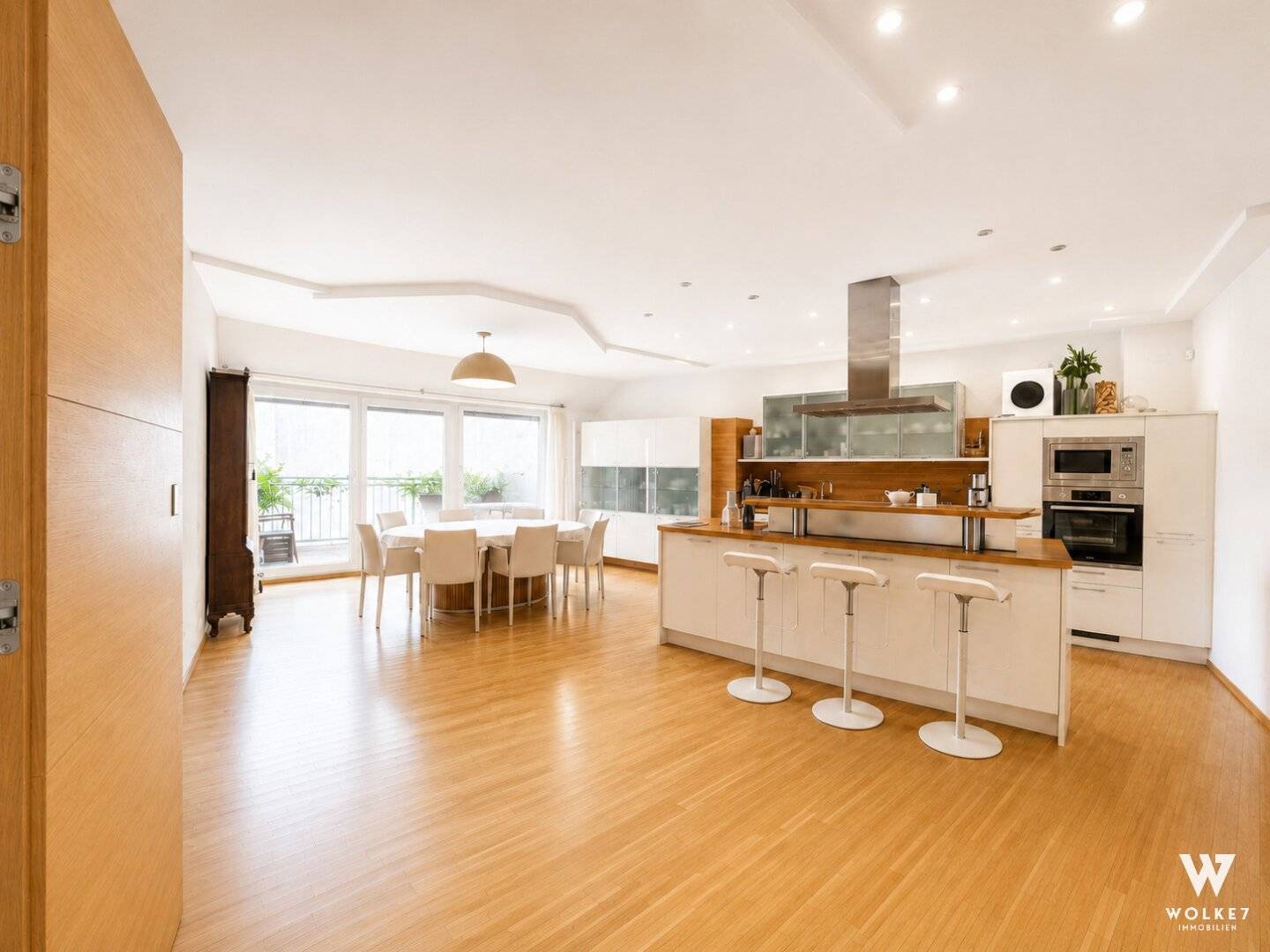 Dachgeschosswohnung mit 3 Terrassen, Wien 1060