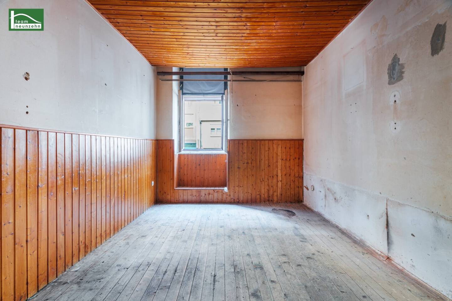 Excellent city apartment (in need of renovation) in the sought-after Gründerzeit building in immediate proximity to Mariahilfer Straße - U-Bahn U3