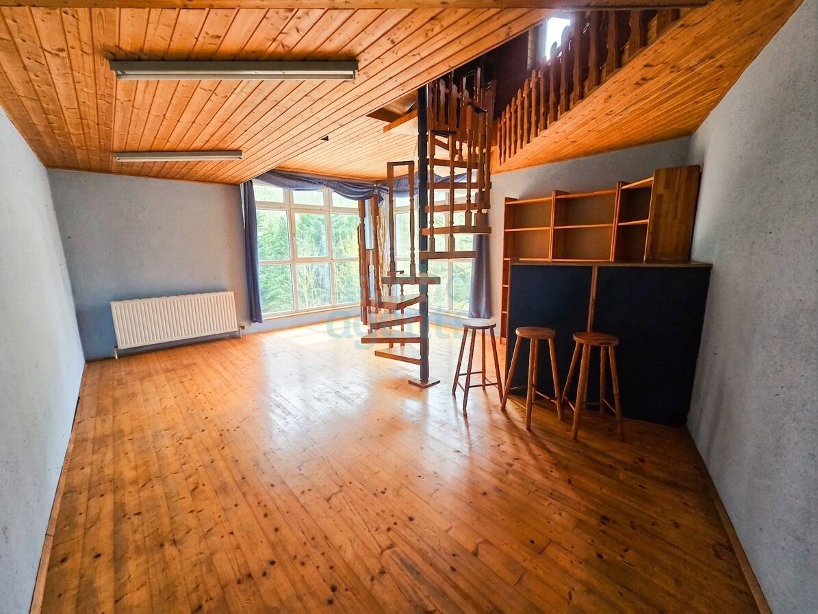 Mehrfamilienhaus Linz mit 9000m² Grund