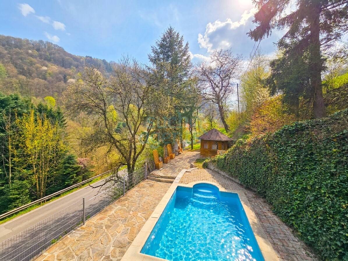 Mehrfamilienhaus Linz mit 9000m² Grund
