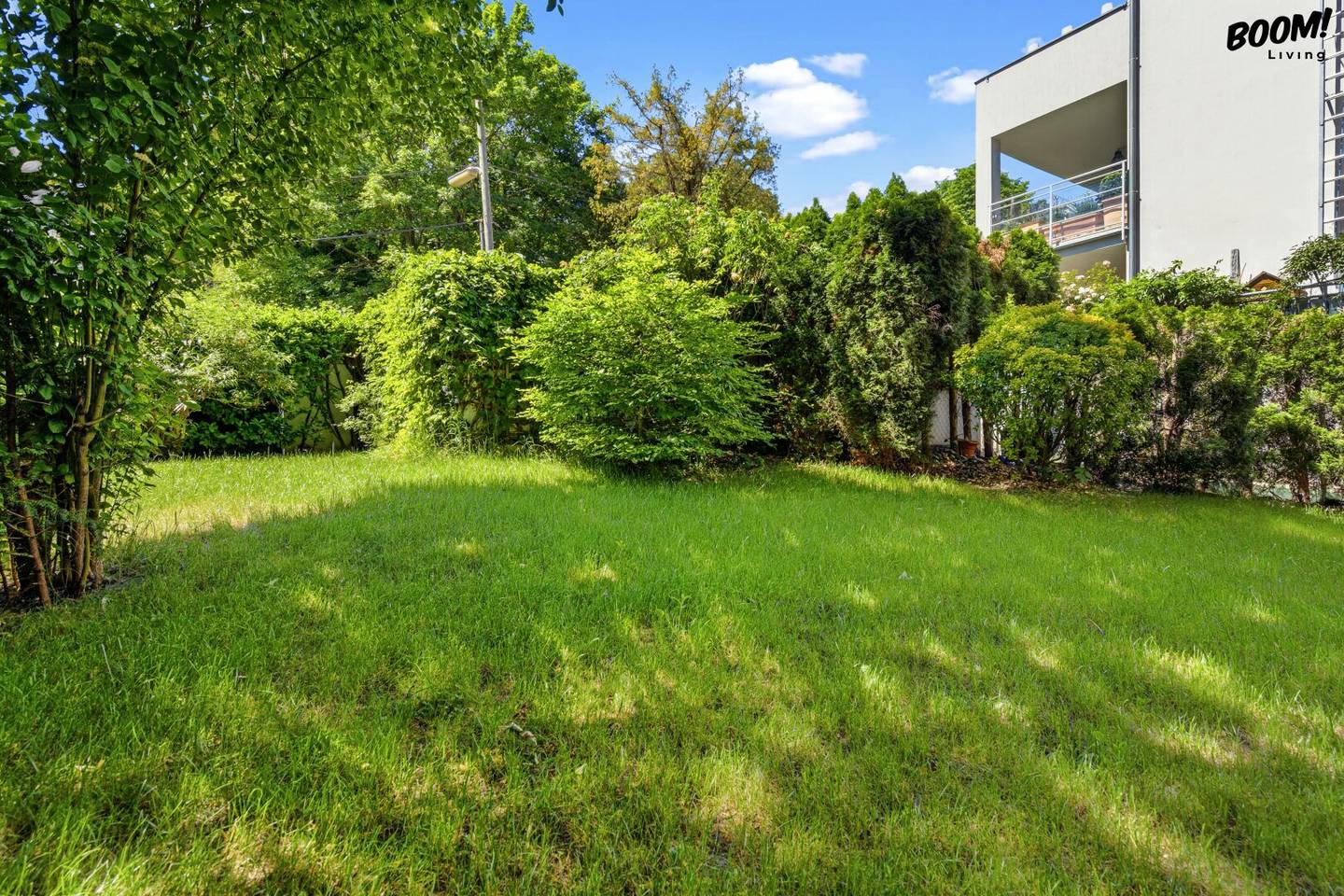Helle Gartenwohnung mit Terrasse und großem Eigengarten