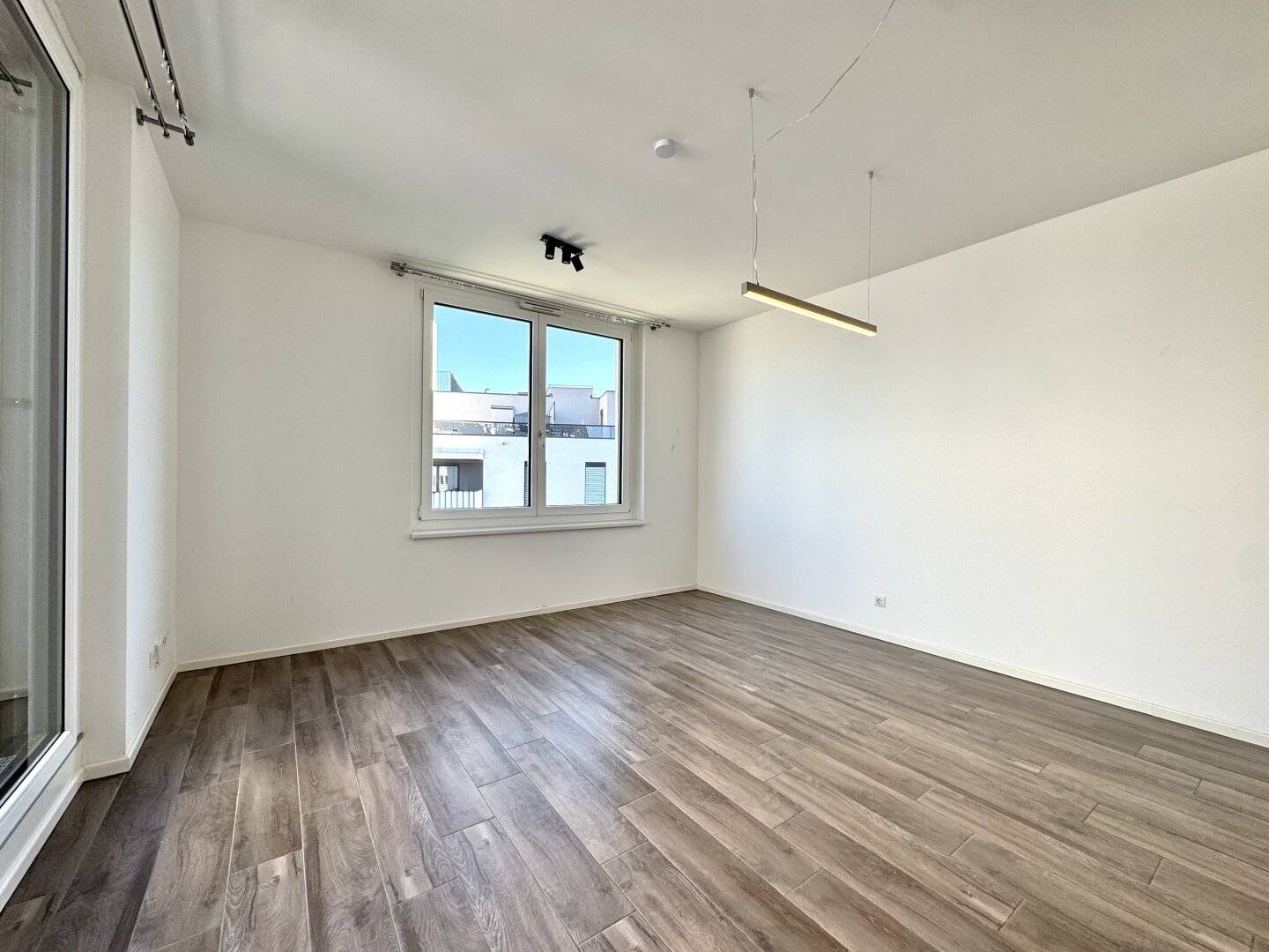 3-room near Central Station