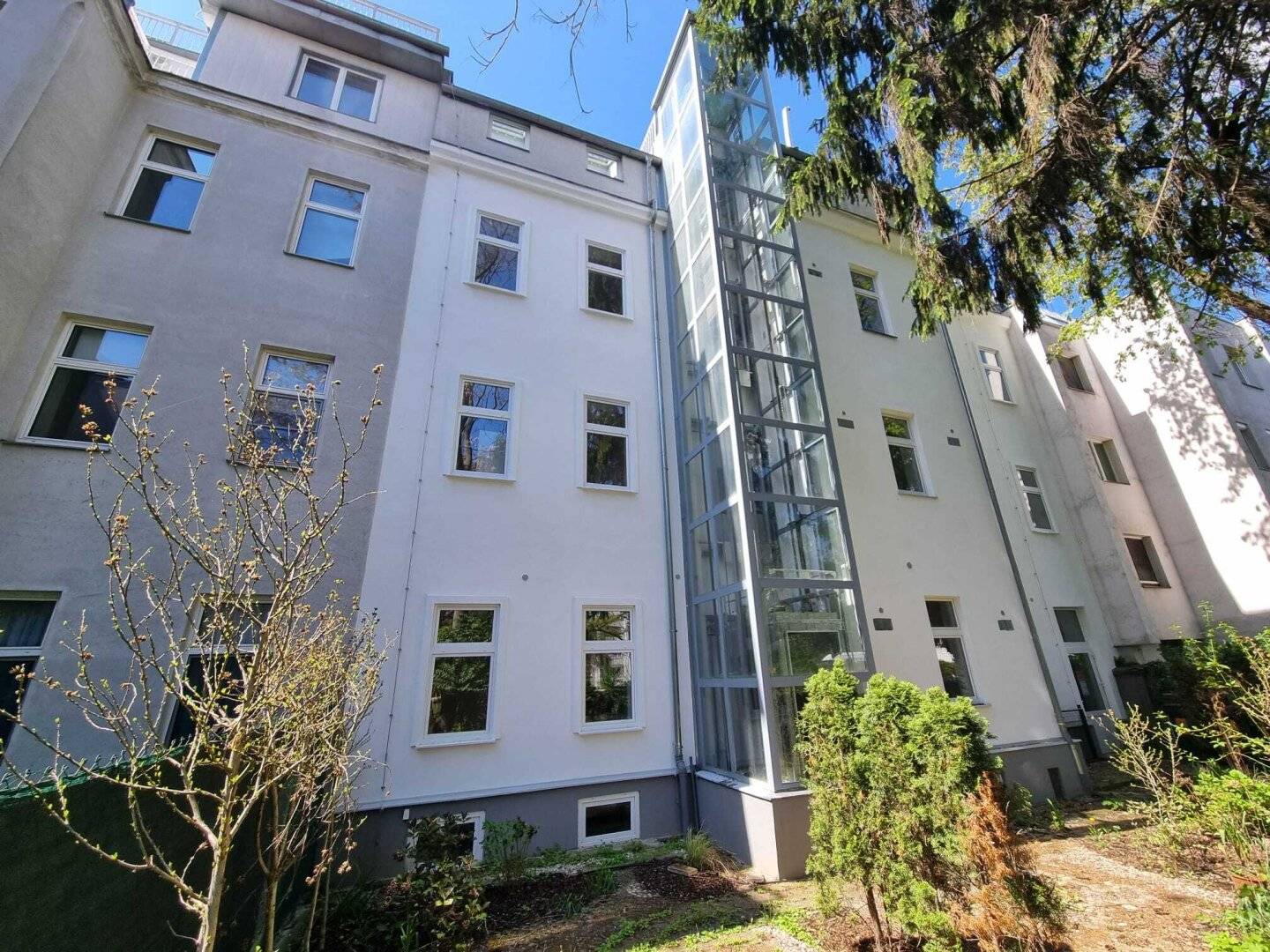 Renovated Historic Bldg near Danube
