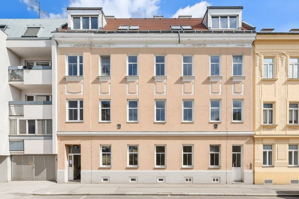 Renovated Historic Bldg near Danube
