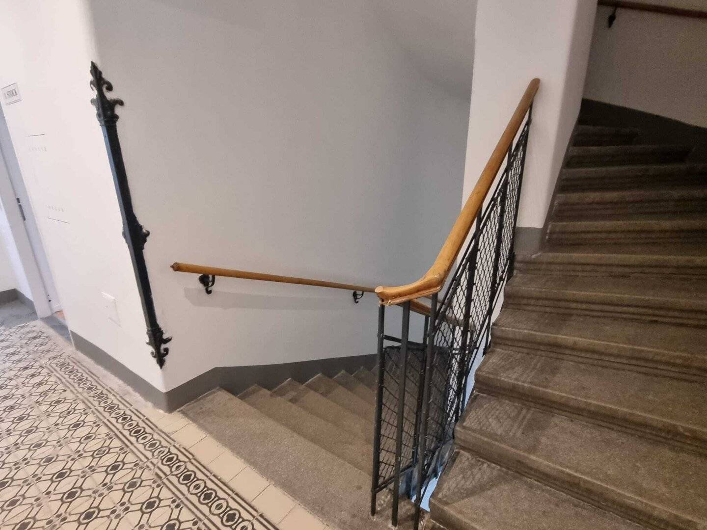 Renovated Old Building Apt Vienna 21