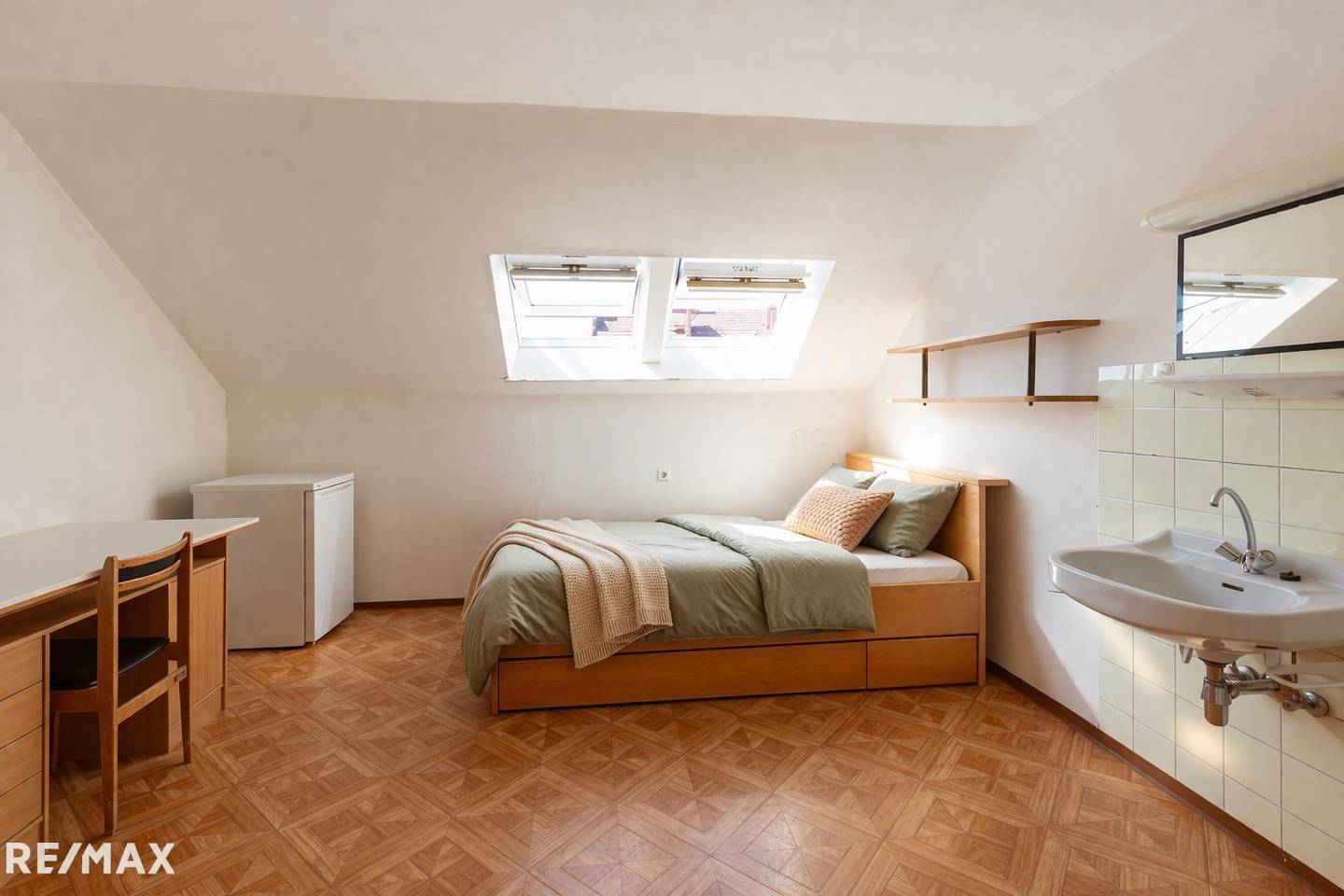 Spacious apartment in the city center near City Park