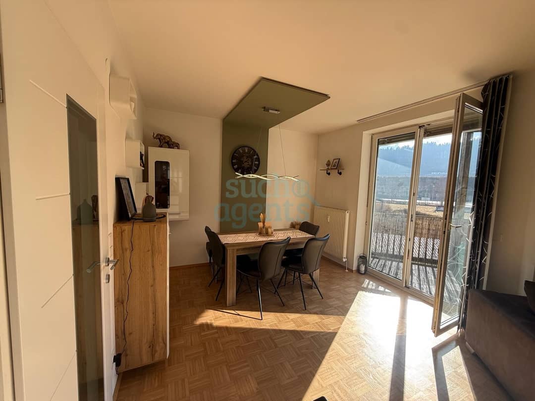 Maisonettewohnung mit zwei Balkonen und Parkplatz