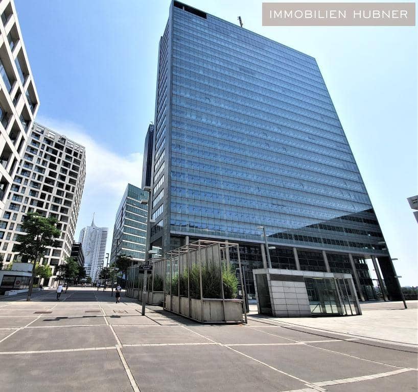 Apartment with elevator, barrier free access and air conditioning for flexible use