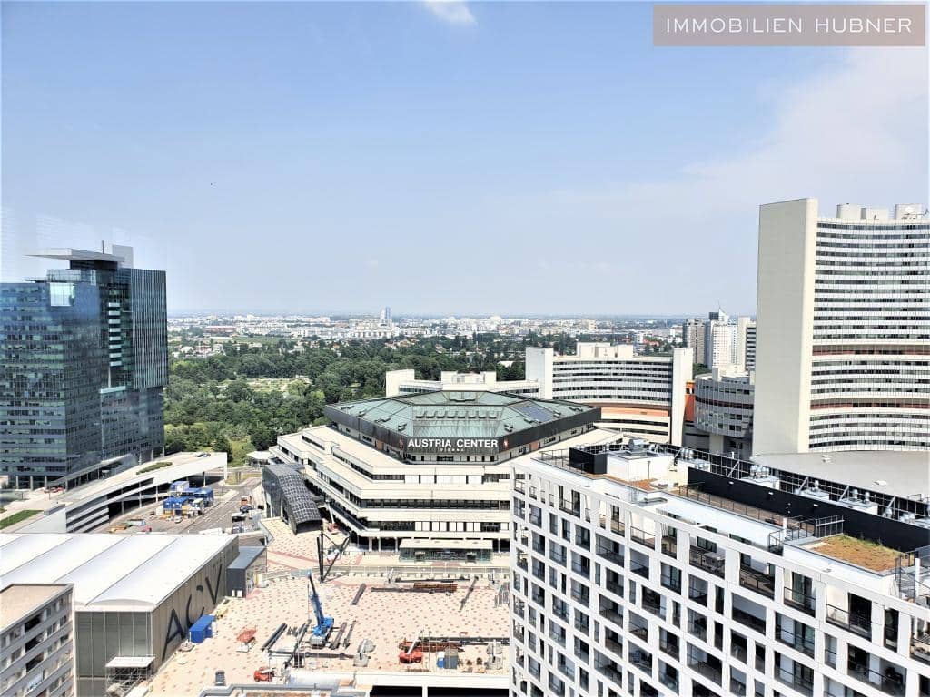 Apartment with elevator, barrier free access and air conditioning for flexible use