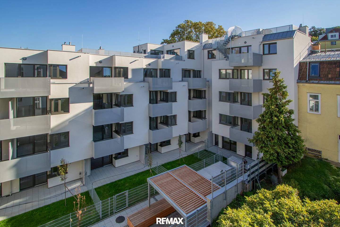 Newly built apartment with balcony and U4 access