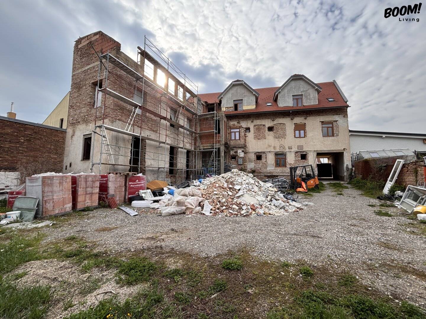 Bau starten statt planen: 12 Tops. 16 Stellplätze. Klare Rendite