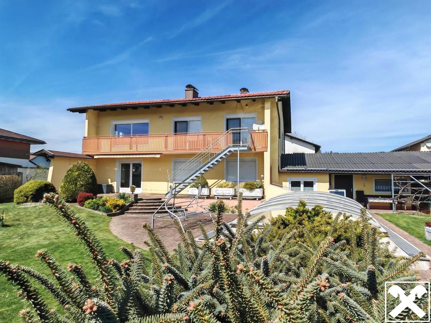 Zweifamilienhaus mit Pool und Garage in Klagenfurt-Hörtendorf