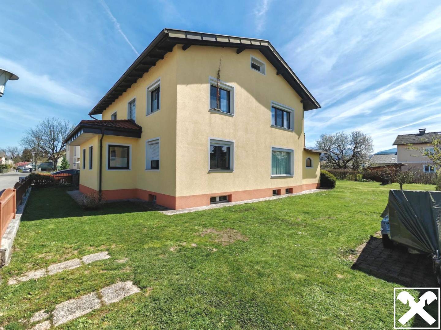 Zweifamilienhaus mit Pool und Garage in Klagenfurt-Hörtendorf
