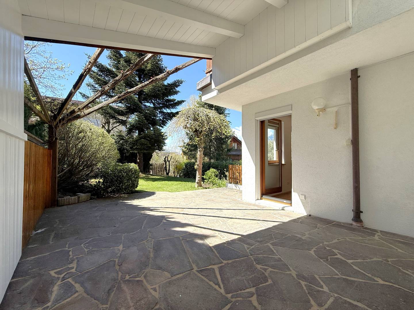 Well-maintained semi-detached house with terrace and garden in Sistrans