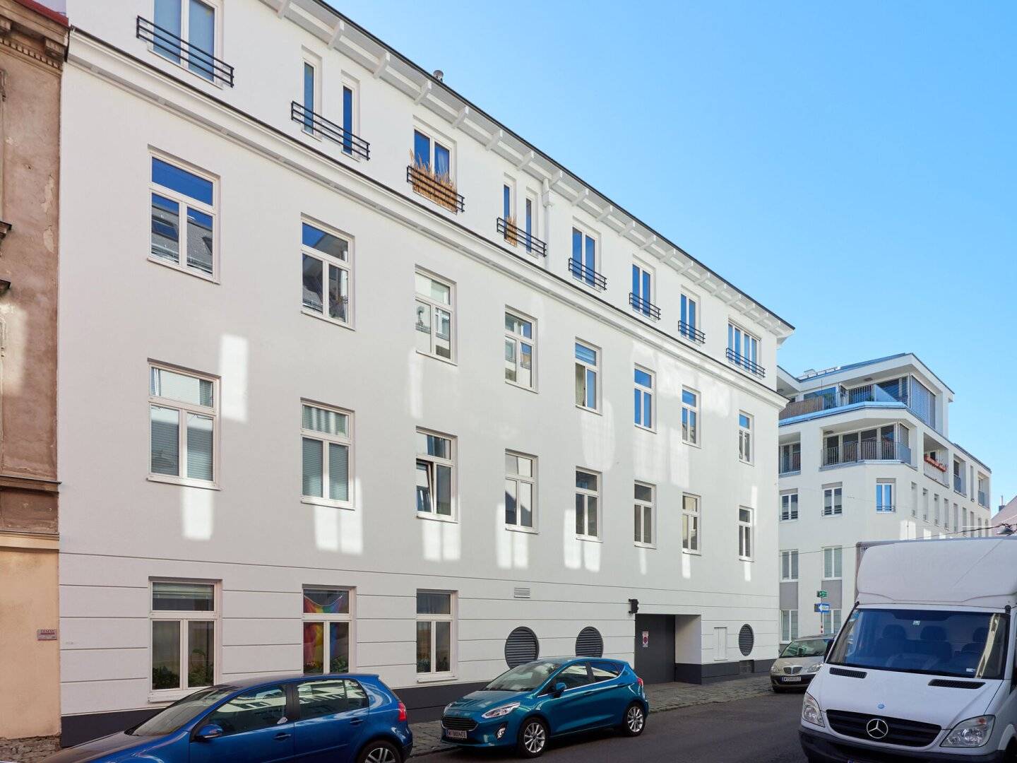 Apartment renovated old building near AKH