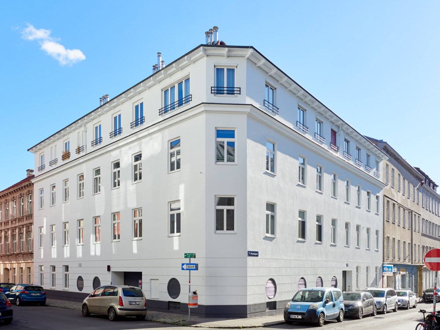 Apartment in an old building with open kitchen and quiet location
