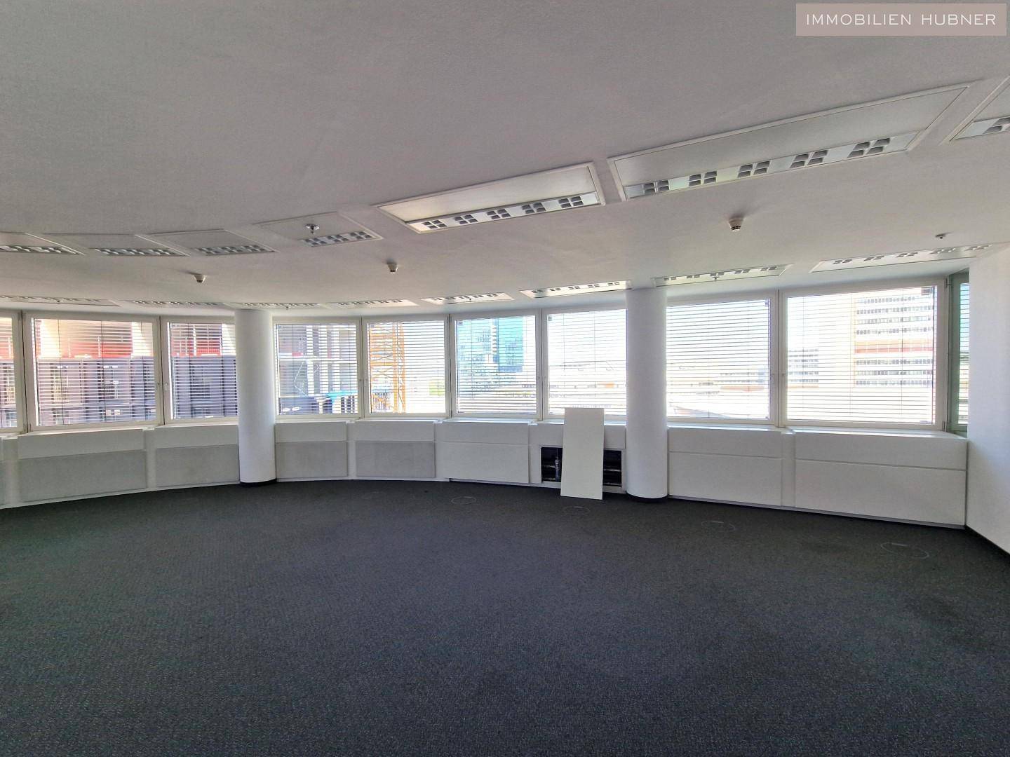 New Donau City apartment near U1 and garage