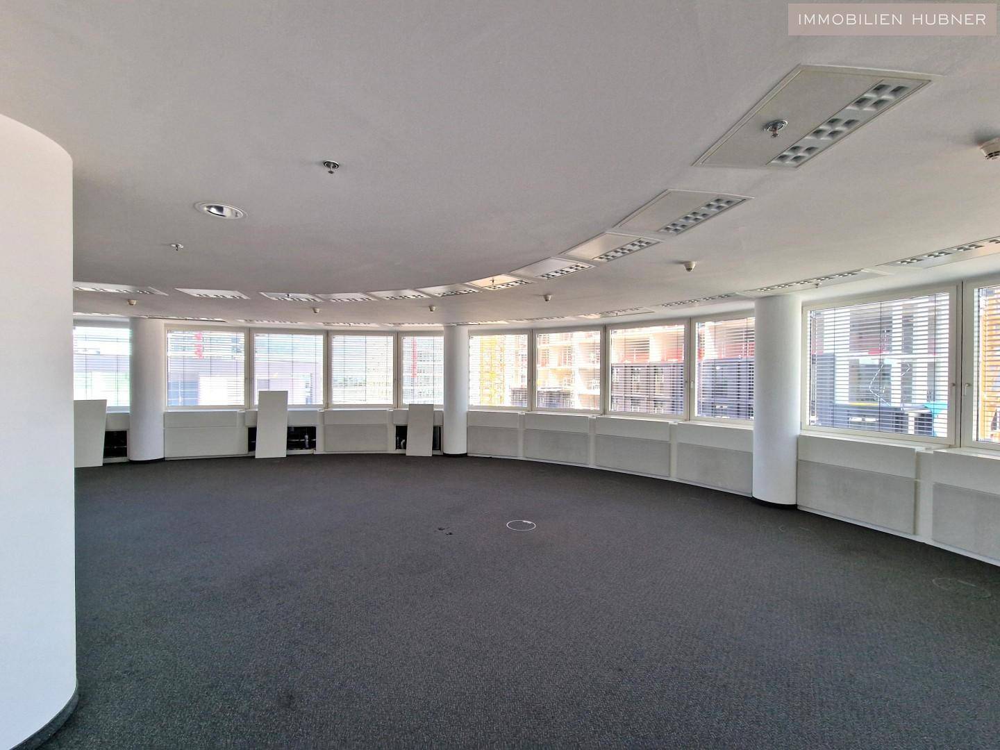 New Donau City apartment near U1 and garage