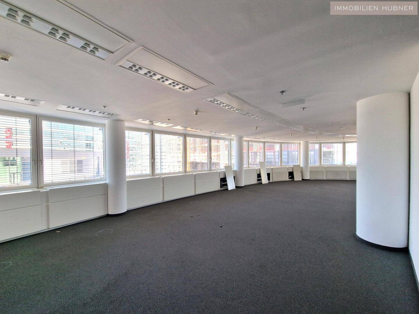 New Donau City apartment near U1 and garage