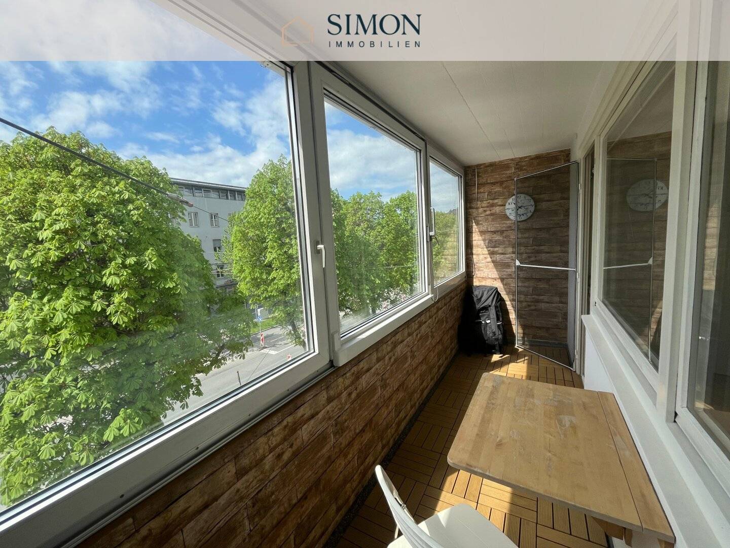 Apartment near the old town with two loggias and parking included