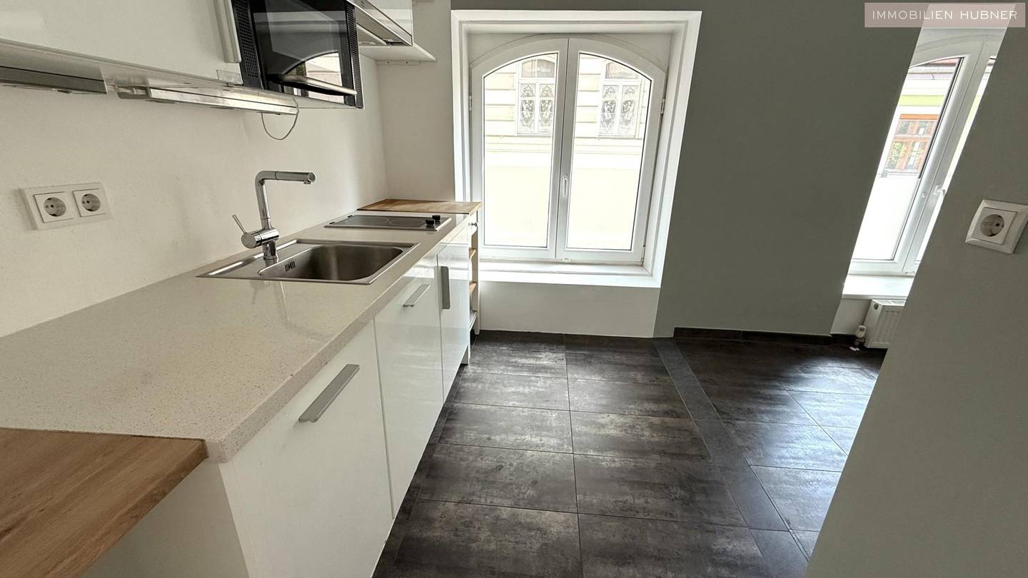 Zentral begehbares Büro (viele Zimmer) mit Loggia am SPITTELBERG!