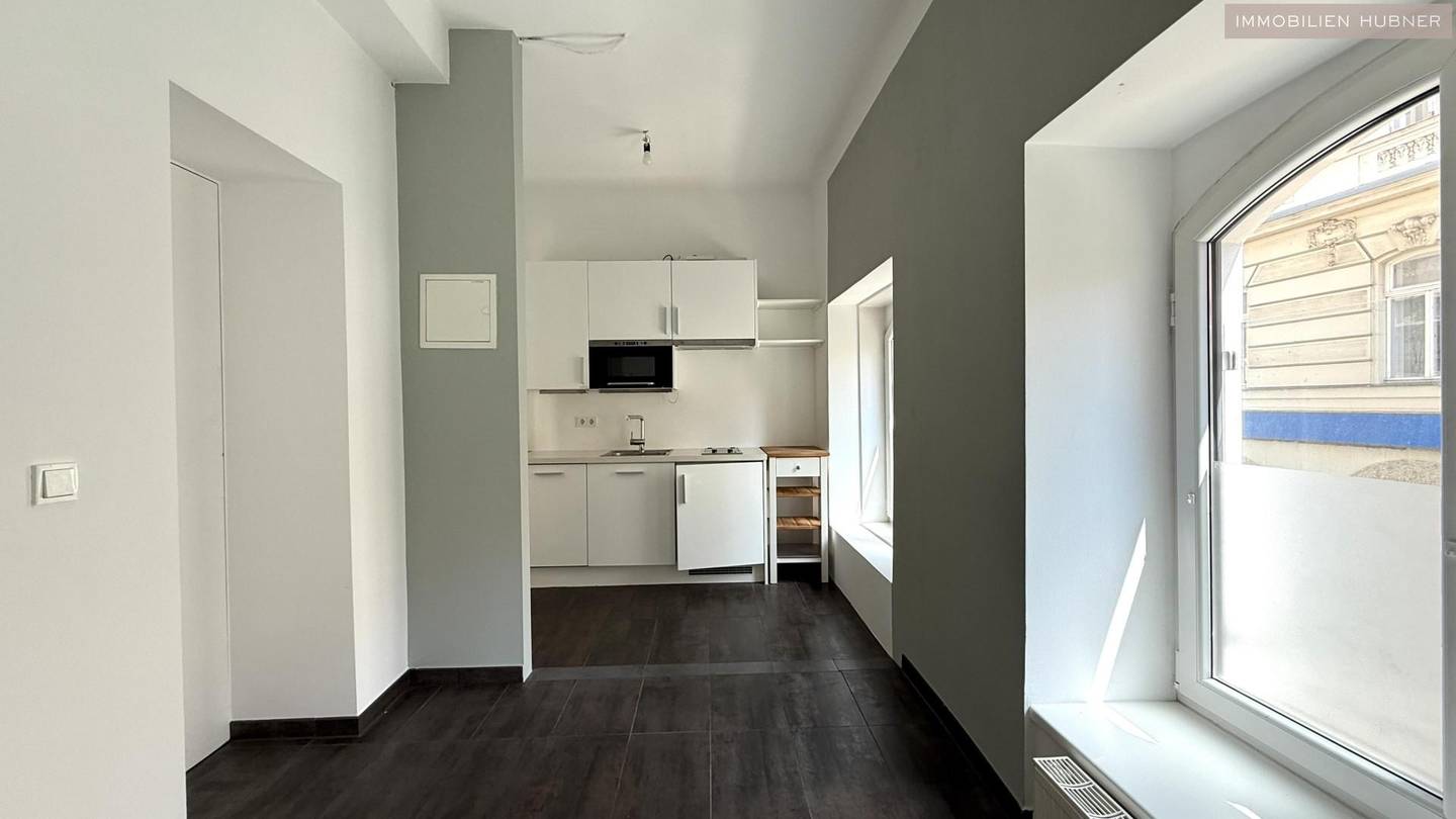 Zentral begehbares Büro (viele Zimmer) mit Loggia am SPITTELBERG!
