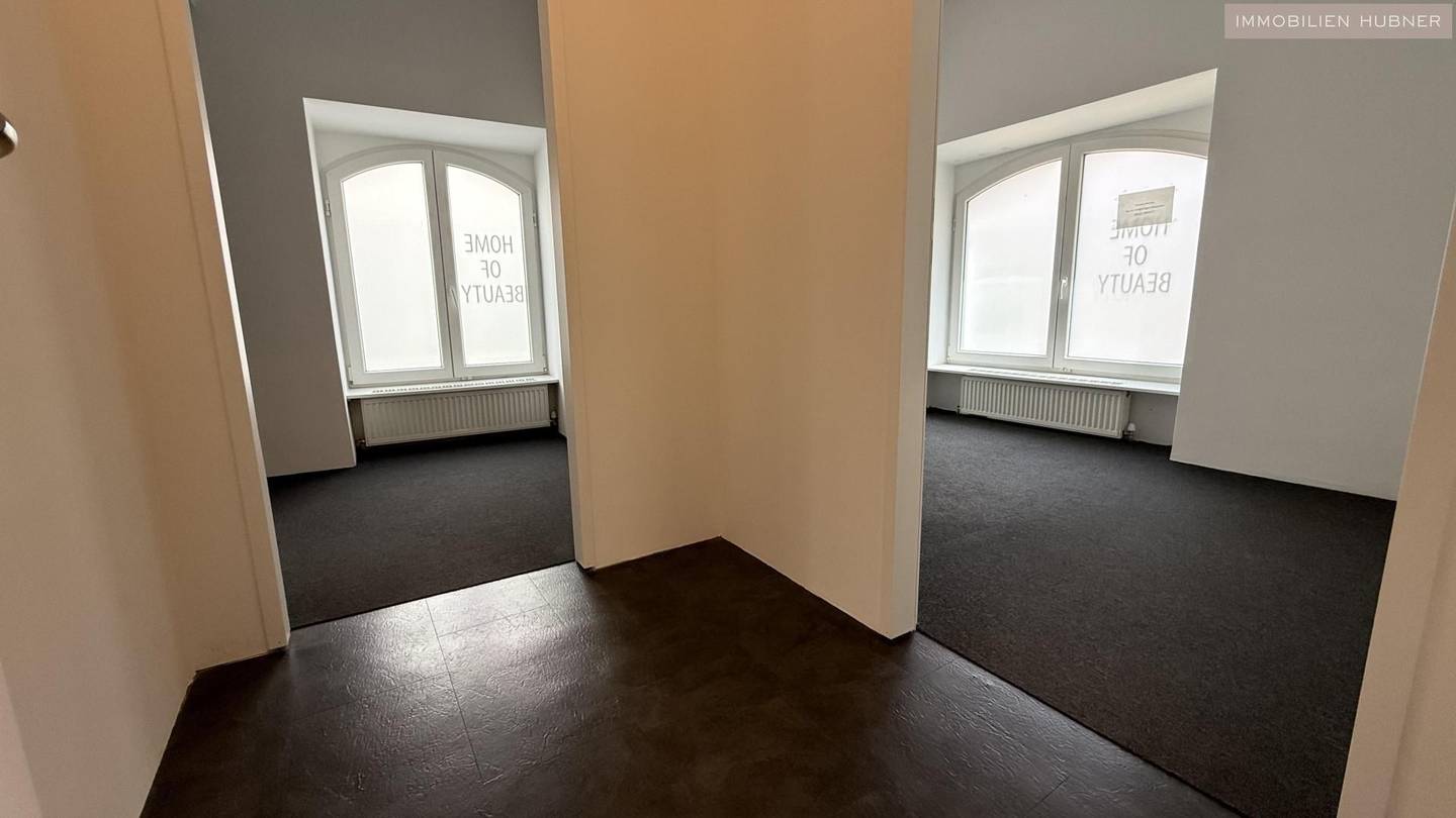 Zentral begehbares Büro (viele Zimmer) mit Loggia am SPITTELBERG!
