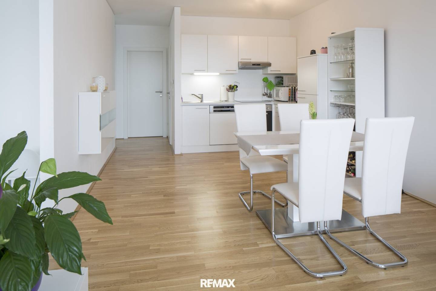 Apartment near the Danube and Millenium City bright