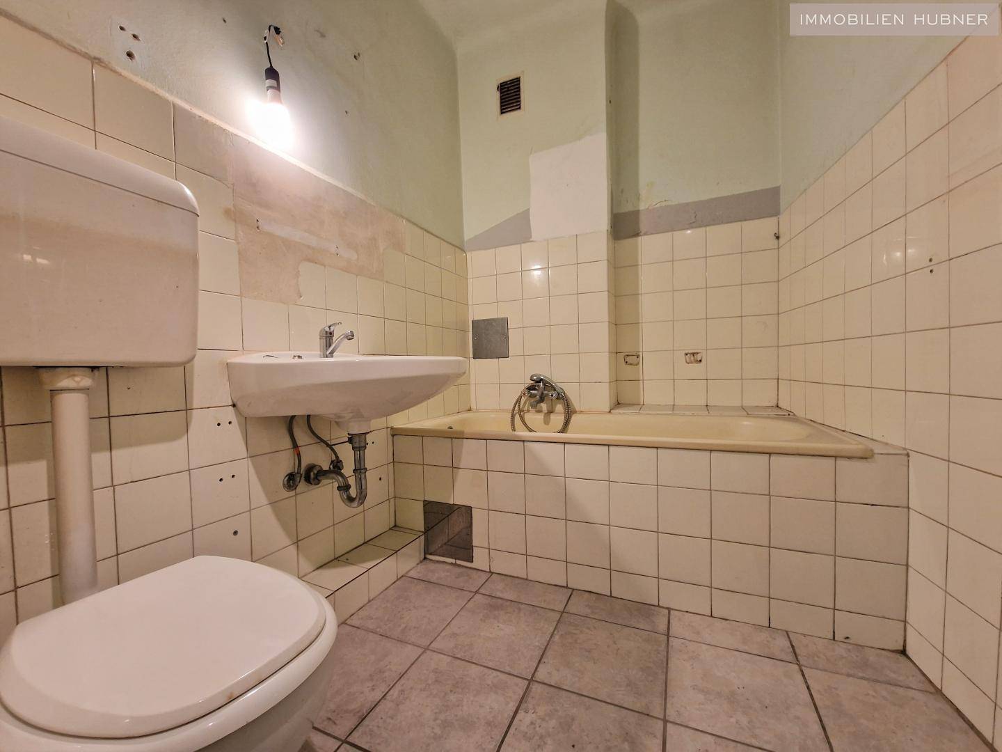 Apartment with large loggia near U6