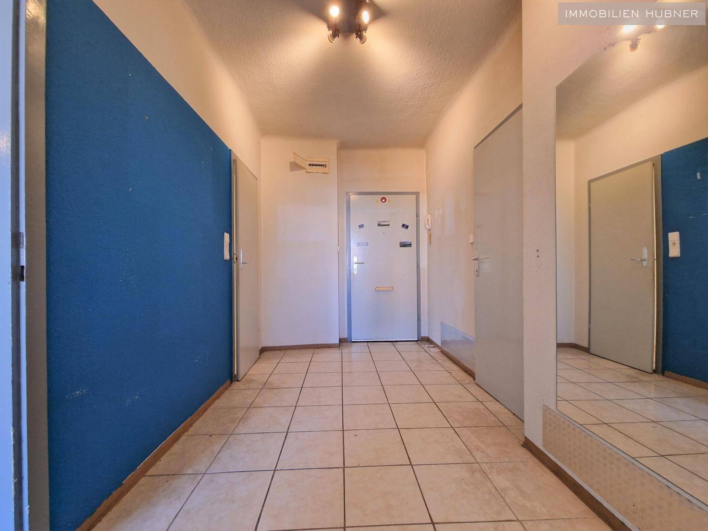 Apartment with large loggia near U6