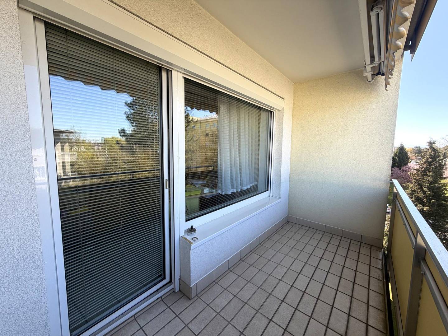 Wohnung mit Loggia und Einbauküche