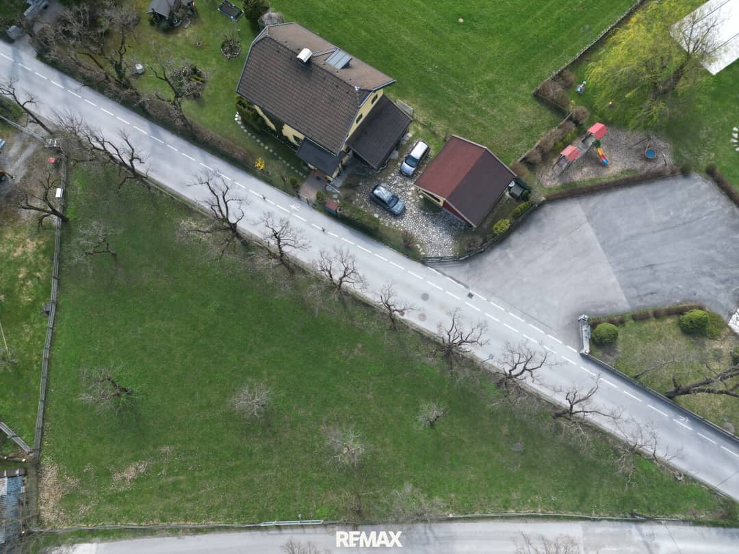 Building plot in quiet location with good access