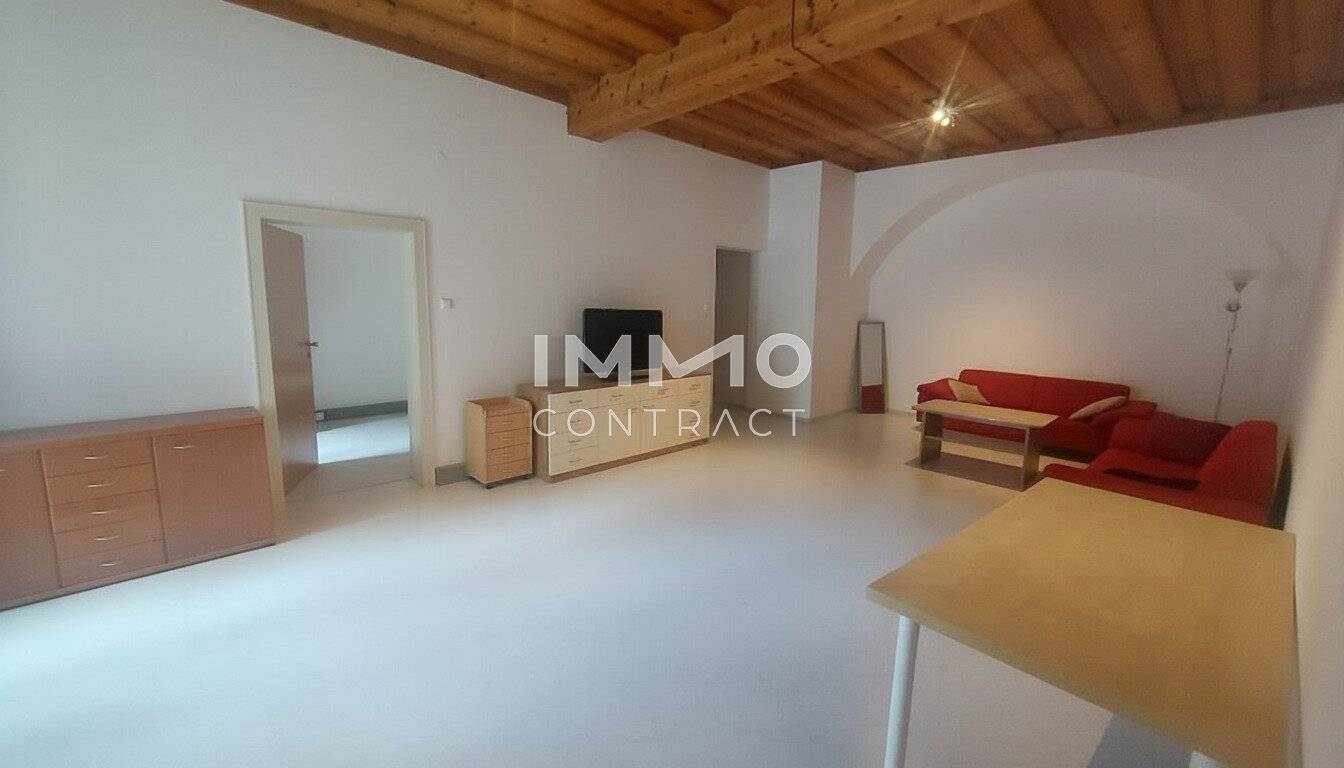 Apartment in center with generous rooms