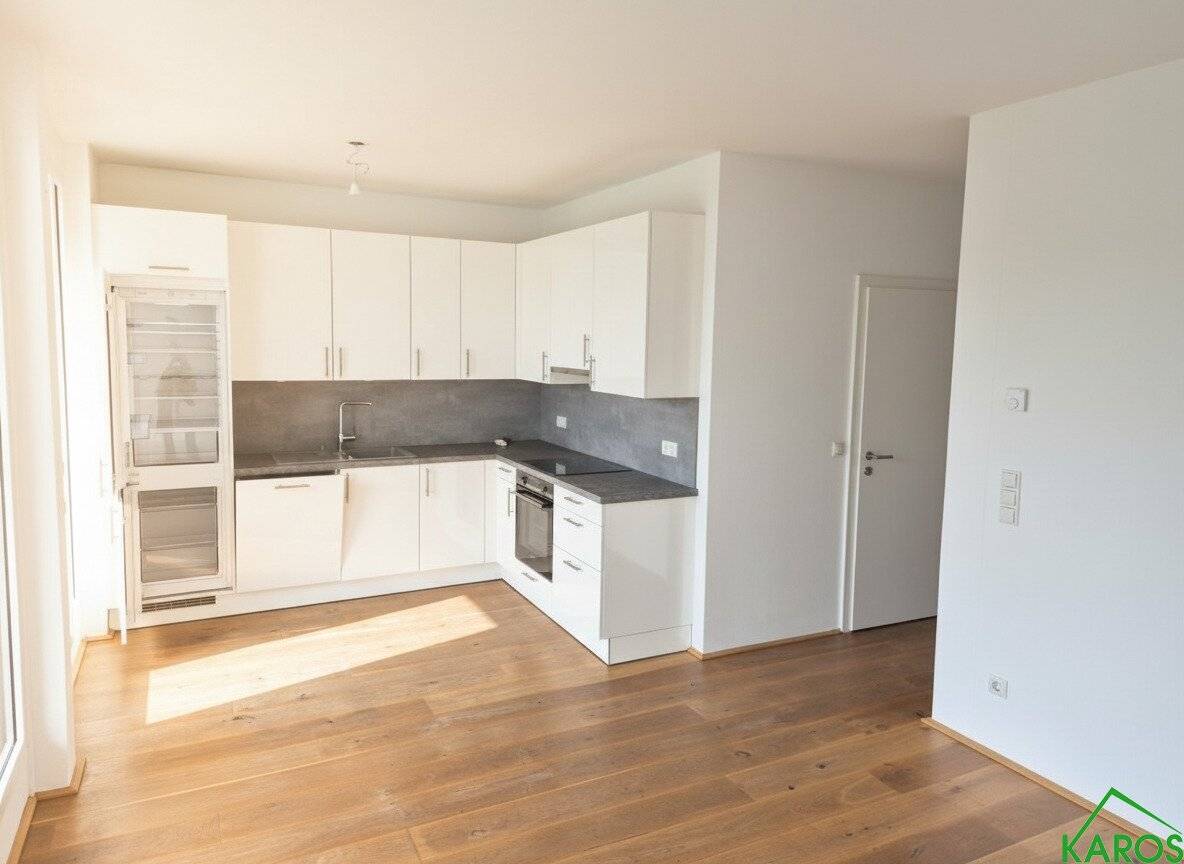 Wohnung with loggia and built in kitchen
