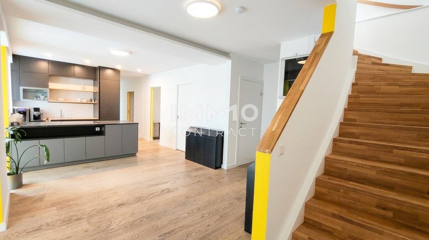 Apartment in quiet courtyard location near Reumannplatz with three terraces