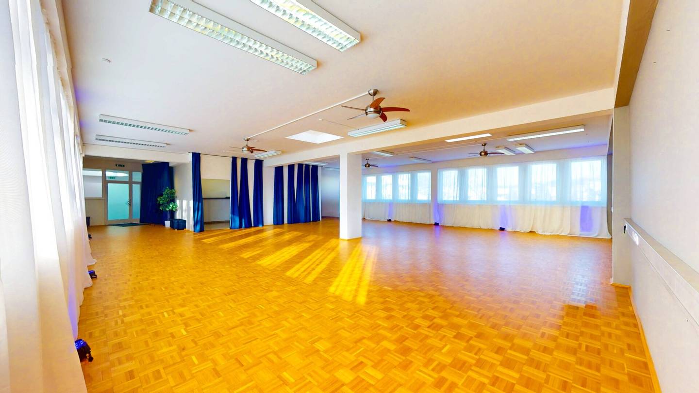 Immediately usable 170 m² commercial space in Klagenfurt, perfect for office, yoga, dance or studio
