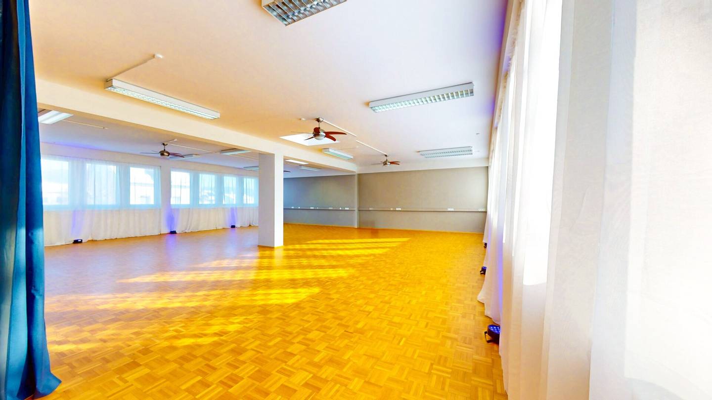 Immediately usable 170 m² commercial space in Klagenfurt, perfect for office, yoga, dance or studio