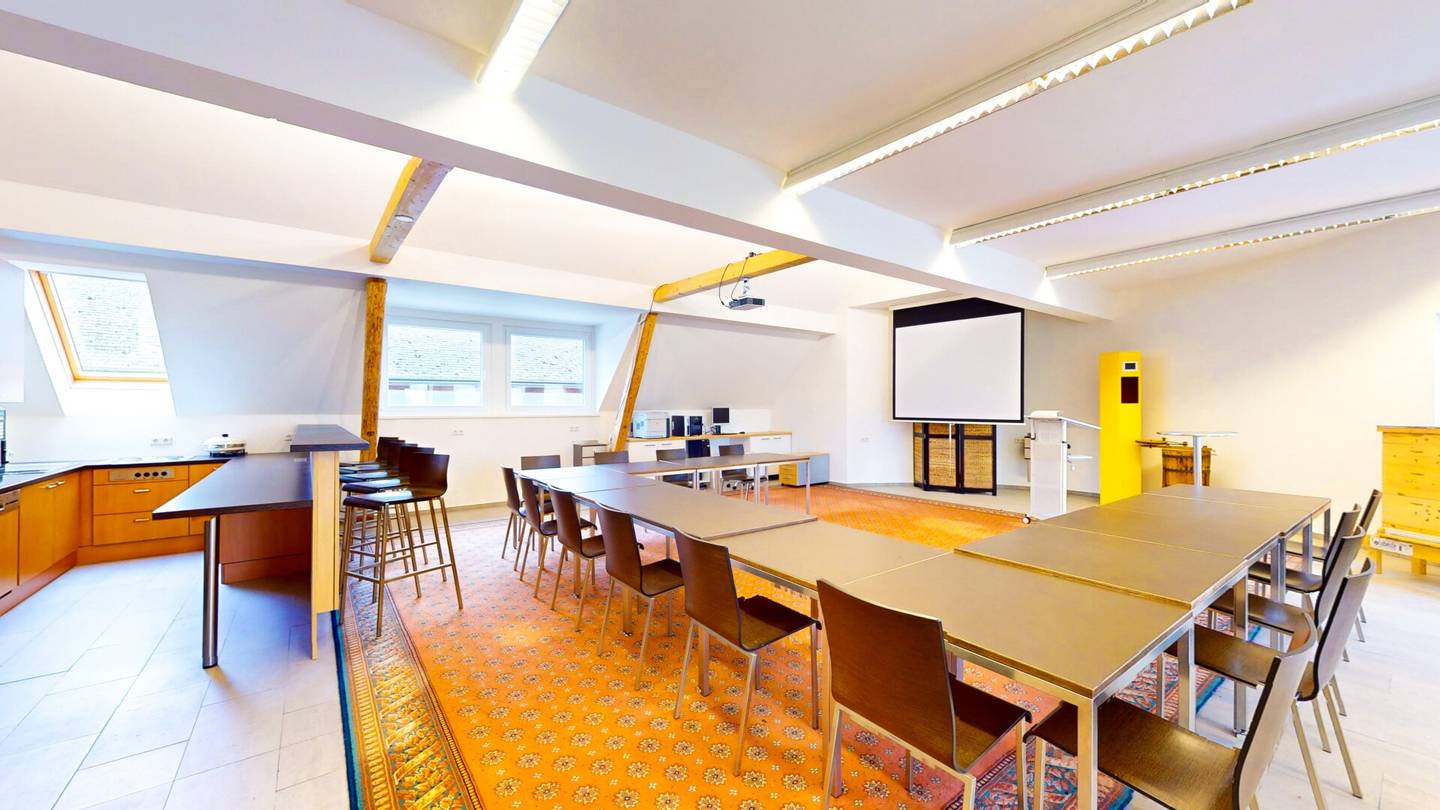 Betriebsbereite Tischlerei als Gewerbe-Asset in Kärnten: Produktionshalle/Werkstatt mit Bürokomplex, Seminarraum, Imkerei & Wohnung im Obergeschoss