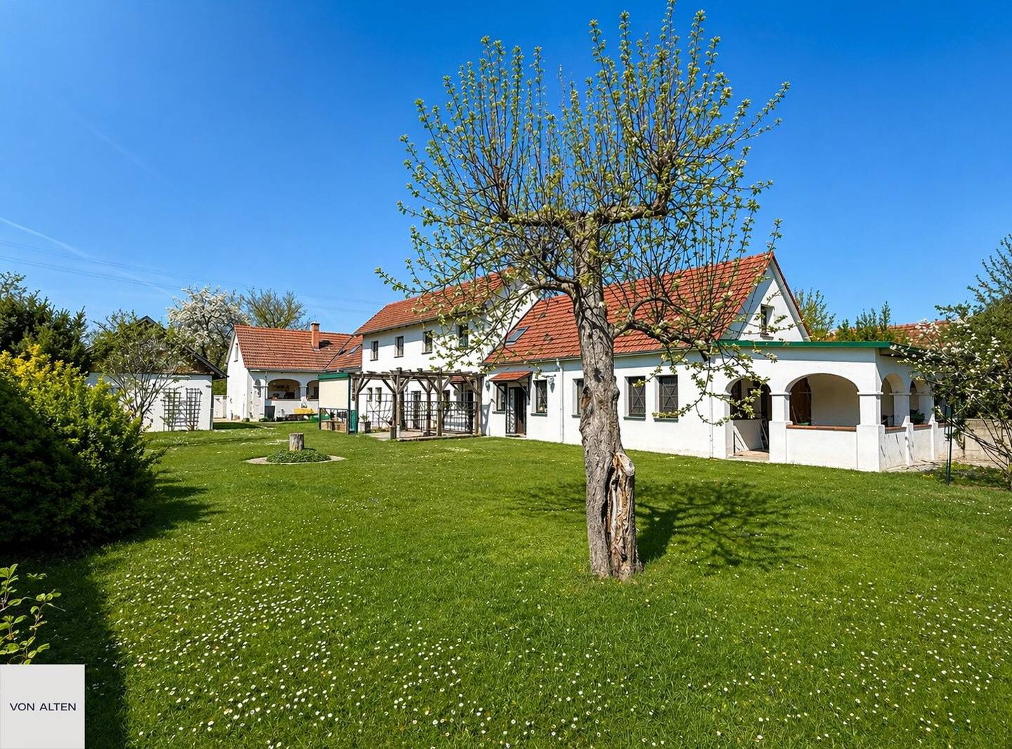 Charmantes Landhaus mit Garten in Gaas
