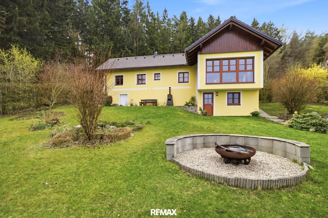 Moderne Landidylle in Hagenberg – Einfamilienhaus mit Fernblick, Pool und nahezu Alleinlage