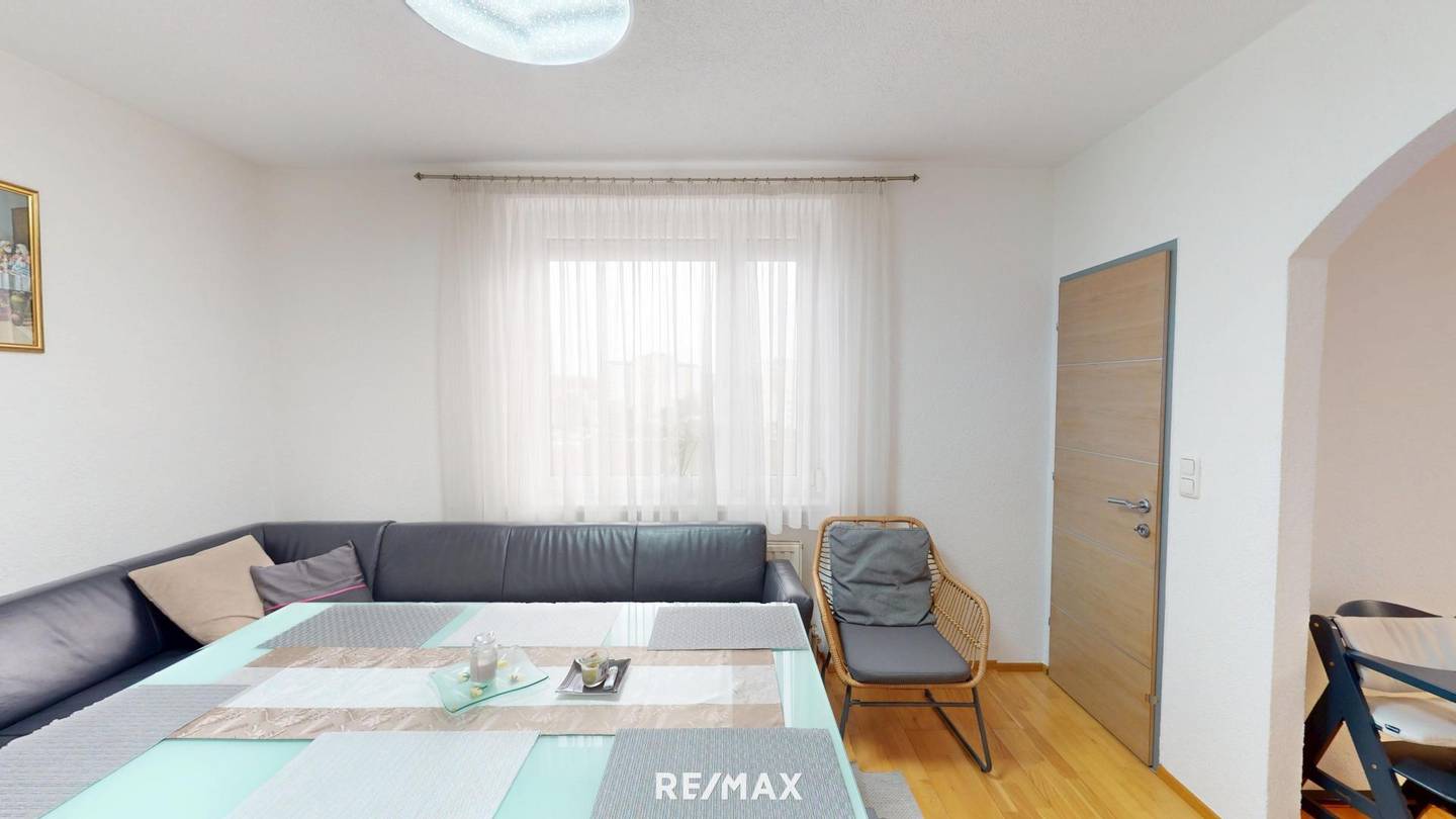 Bright 4 Room Apartment with Loggia and Green View