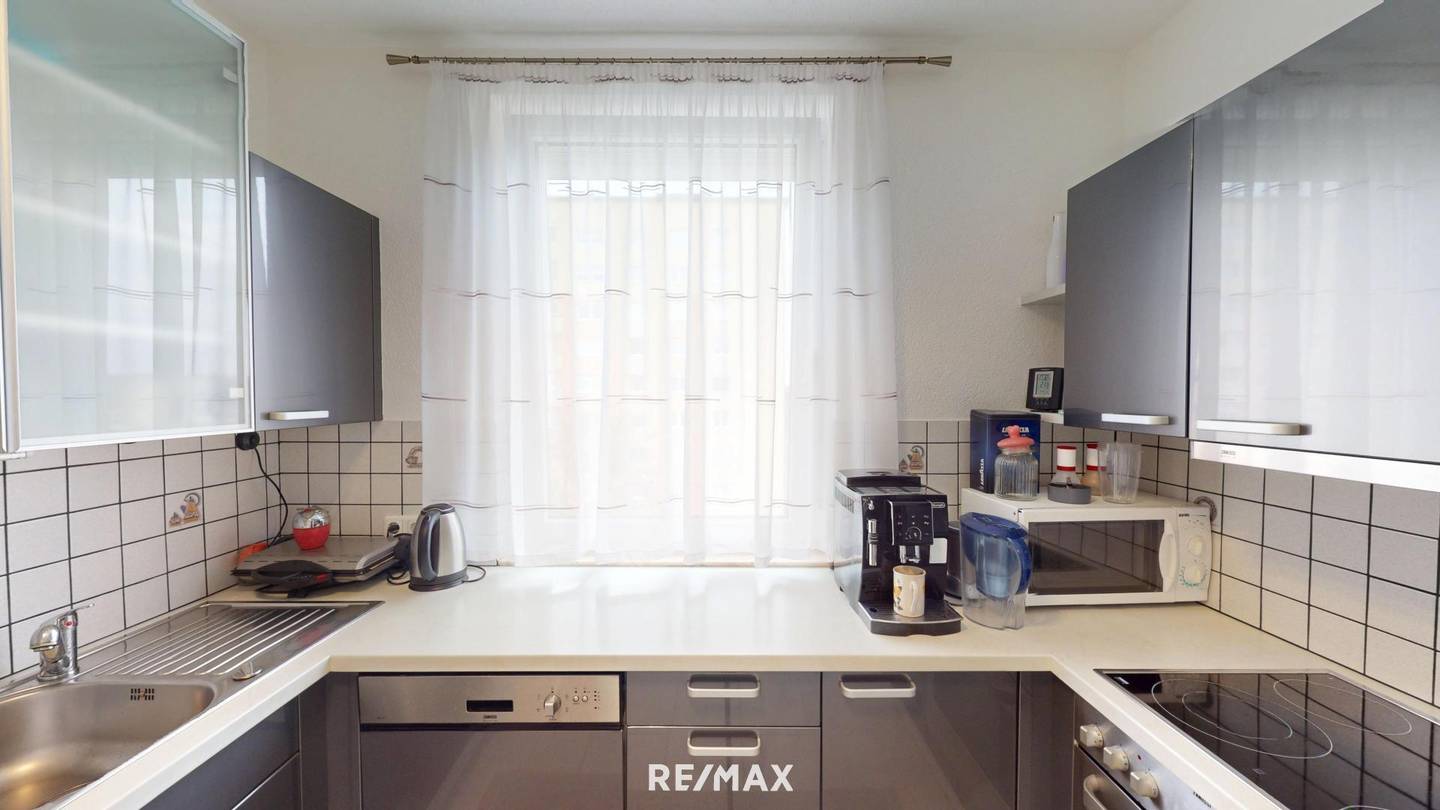 Bright 4 Room Apartment with Loggia and Green View