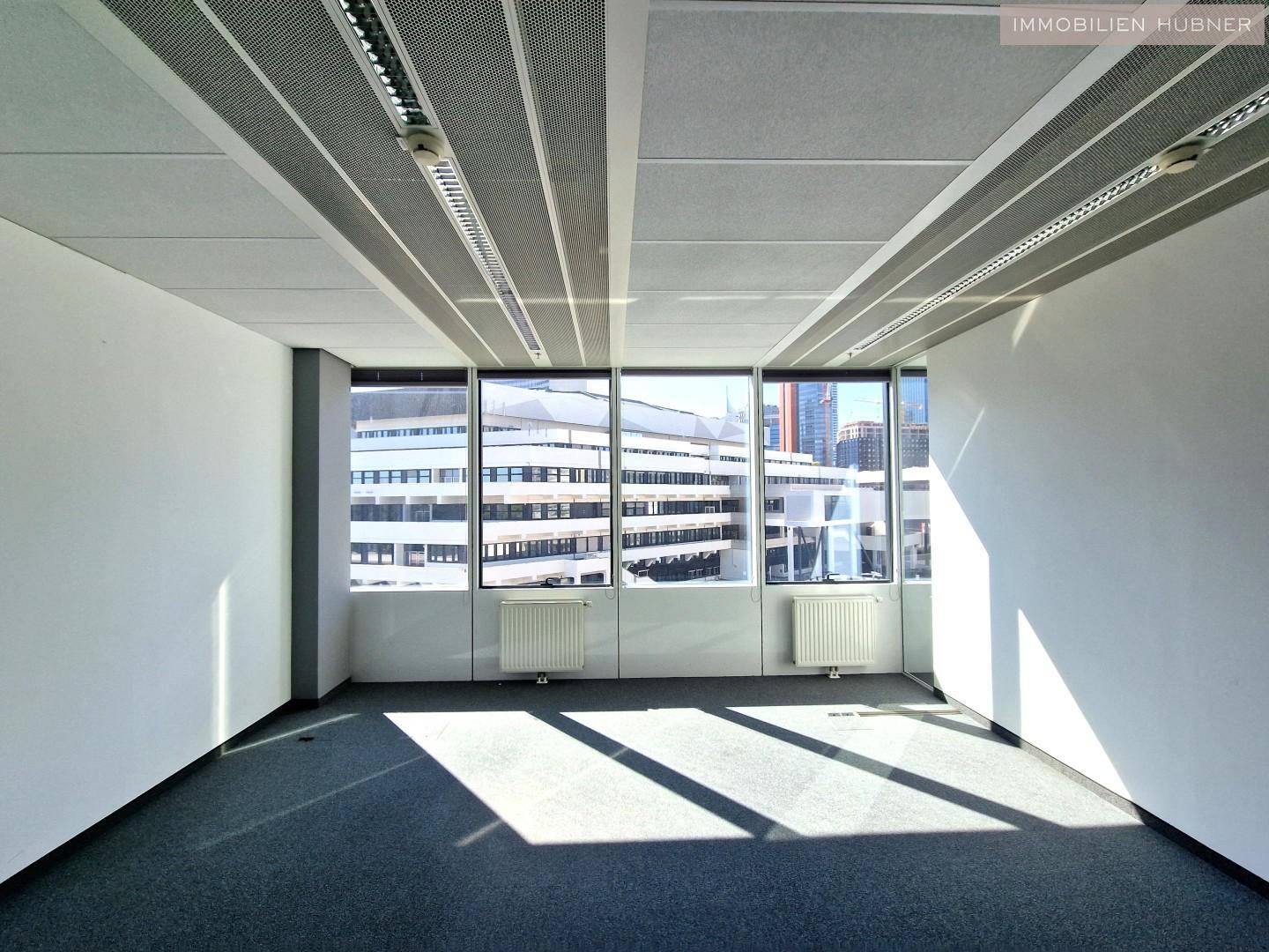 Modern office space Saturn Tower near Danube