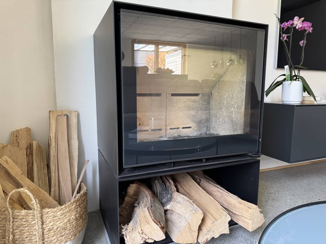Holzofen im Wohnzimmer