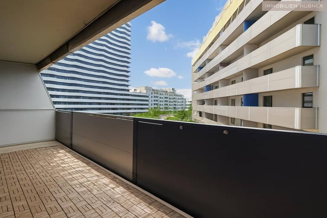 CityGate apartment courtyard balcony near U1