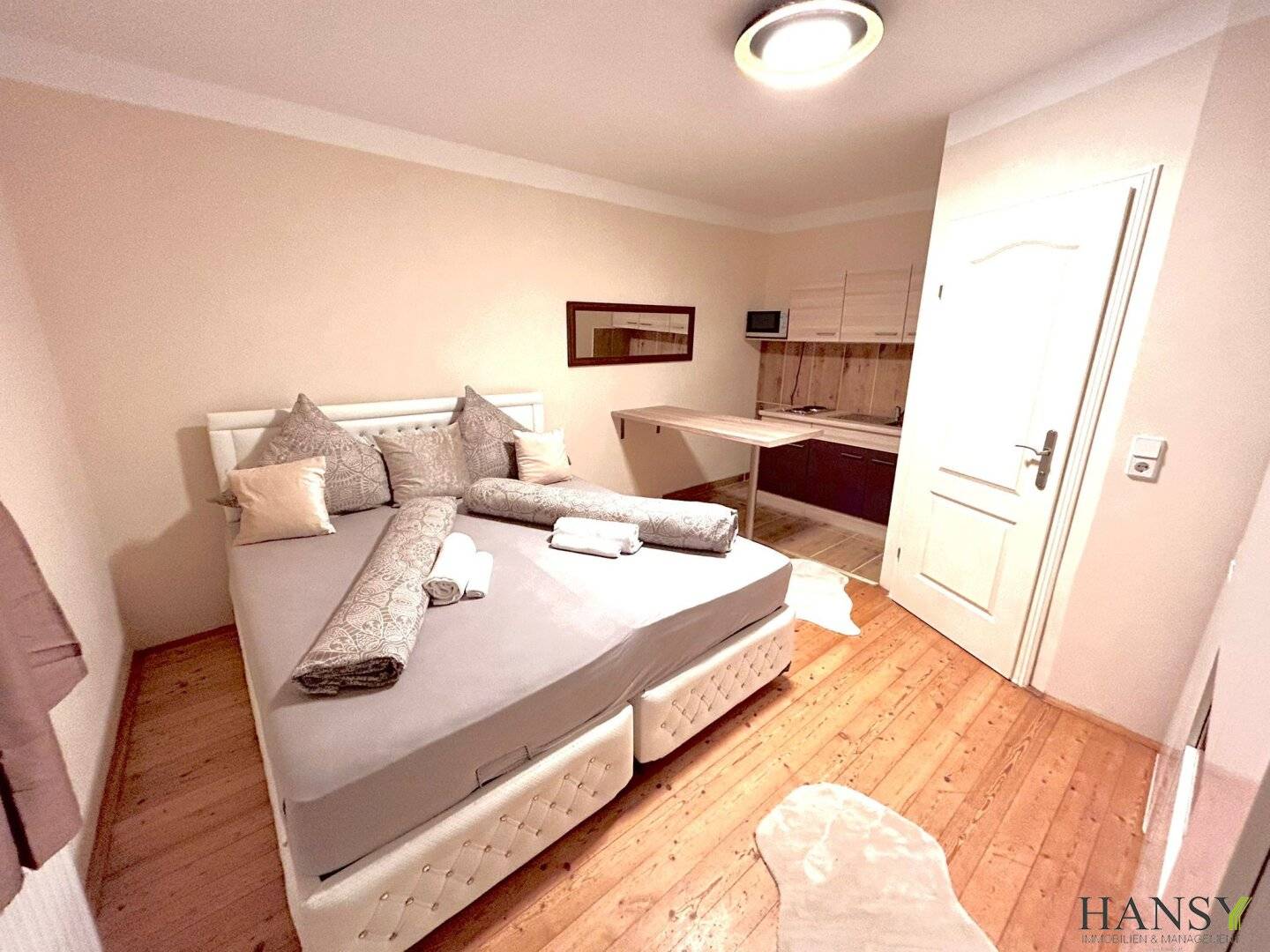 YIELD 6.1%: Investment building formerly a hotel with 5 apartments, 1 garden apartment and commercial unit PLUS development potential