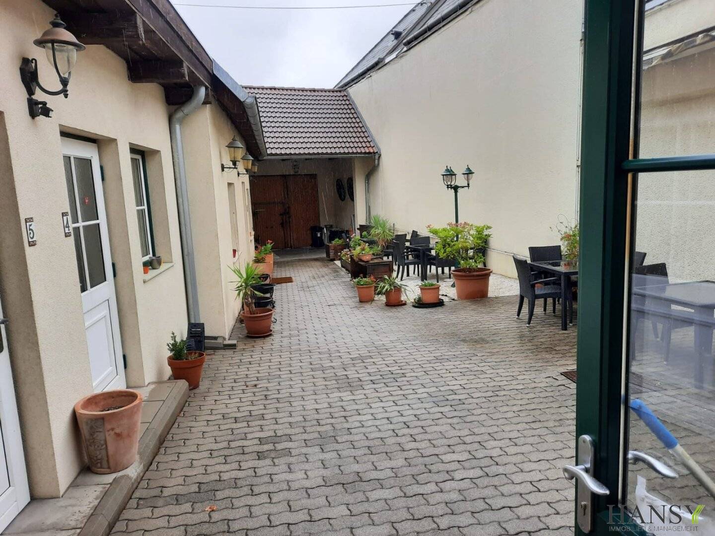 YIELD 6.1%: Investment building formerly a hotel with 5 apartments, 1 garden apartment and commercial unit PLUS development potential