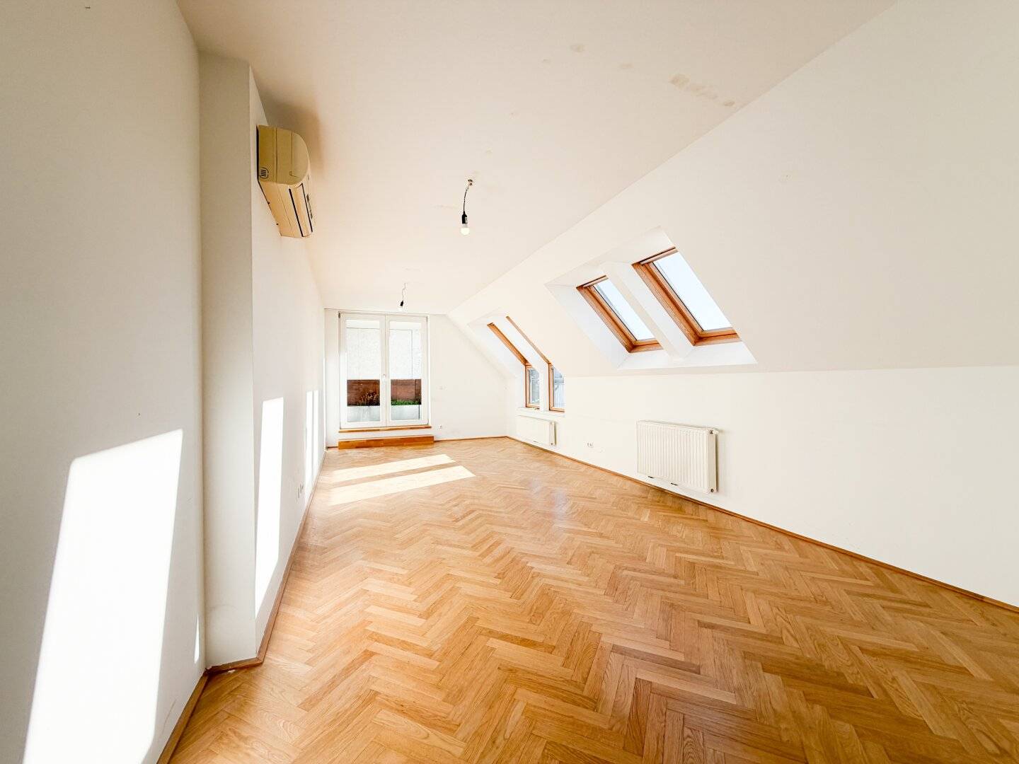 Attic apartment with large terrace