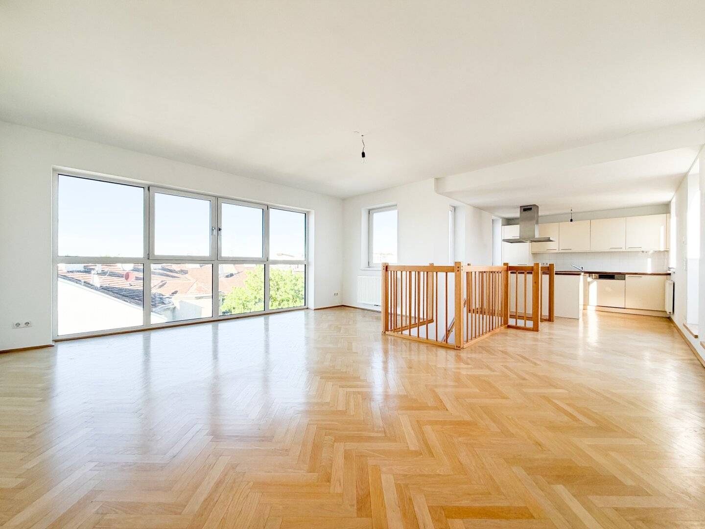 ÜBER DEN DÄCHERN VON MEIDLUNG: 3-Zimmer-DG mit 11 m² Terrasse, Klimaanlage &amp; Weitblick, Nähe Meidling S+U
